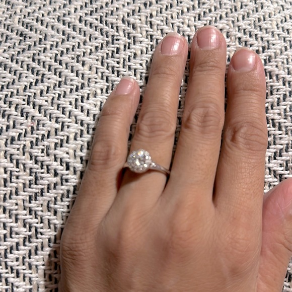 Diamond Ring in 14k White Gold - Picture 2 of 6